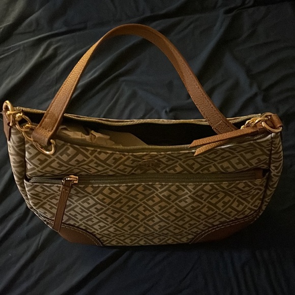 Tommy Hilfiger purse - Brand New - Make an Offer! - Picture 2 of 9